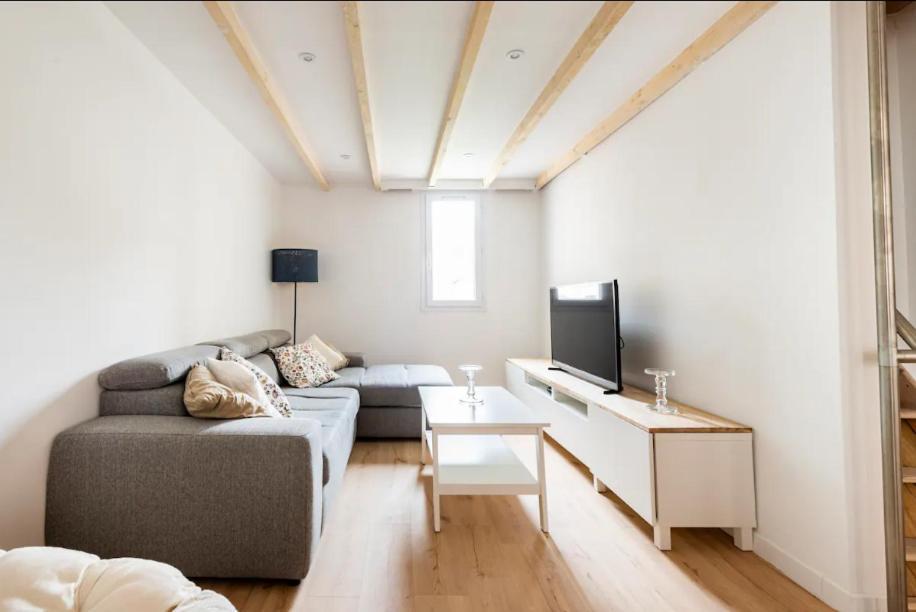 {st Fee Sur Les Toits} * Plein Centre * Clim Apartment Marseilles