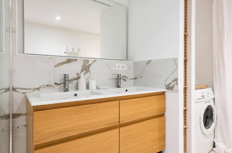 {st Fee Sur Les Toits} * Plein Centre * Clim Apartment *